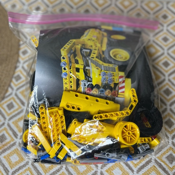 Mechanical Master: 2-In-1 Dump Truck & Aircraft - Picture 3 of 3